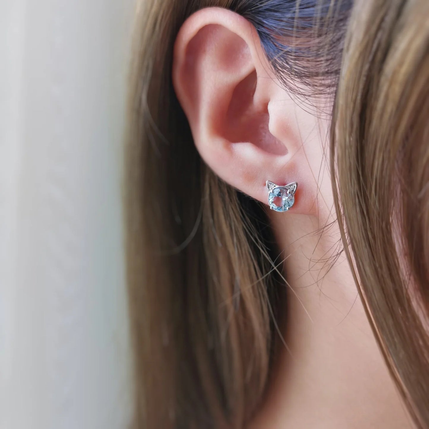 18K Aquamarine Cat Earring