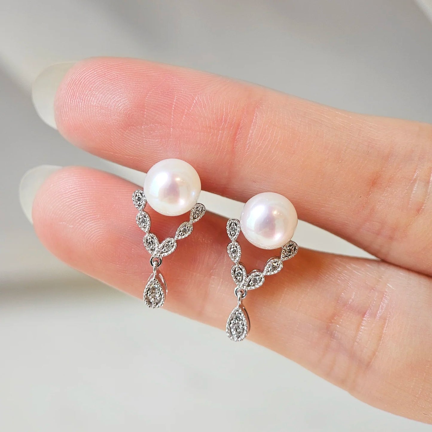 18K Antique Style Akoya Pearl Drop Earring with Diamond