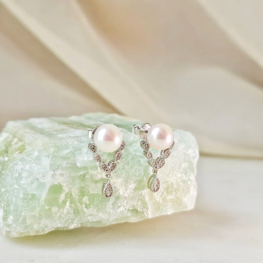 18K Antique Style Akoya Pearl Drop Earring with Diamond