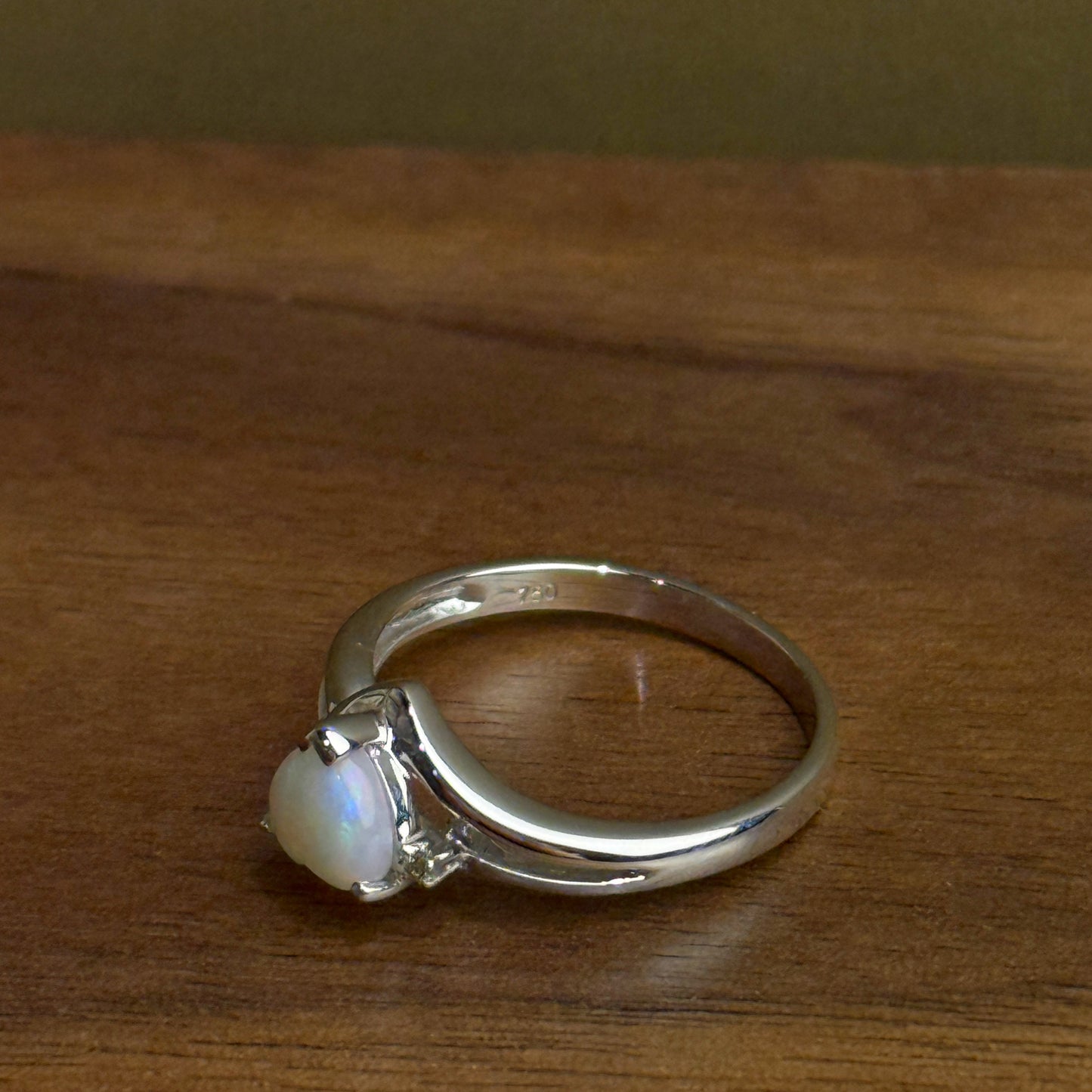 18K Heart White Opal Ring with Diamond