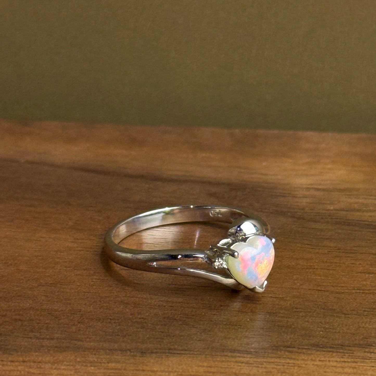 18K Heart White Opal Ring with Diamond