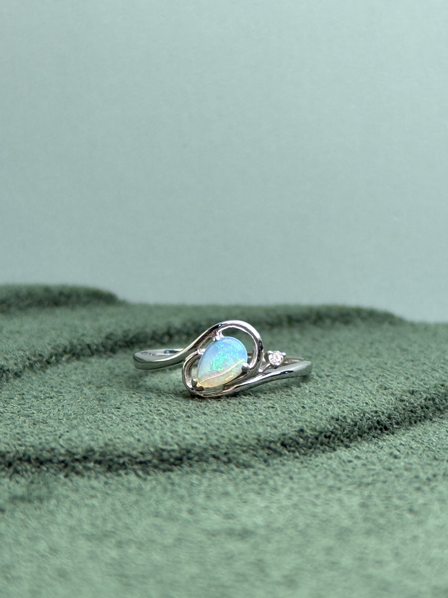 18K Galeria White Opal Ring with Diamond