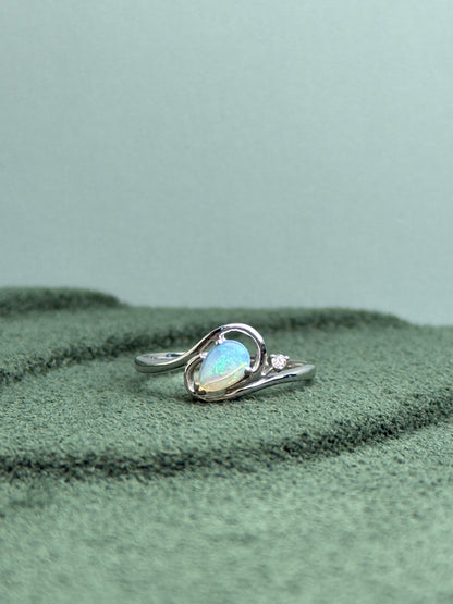 18K Galeria White Opal Ring with Diamond