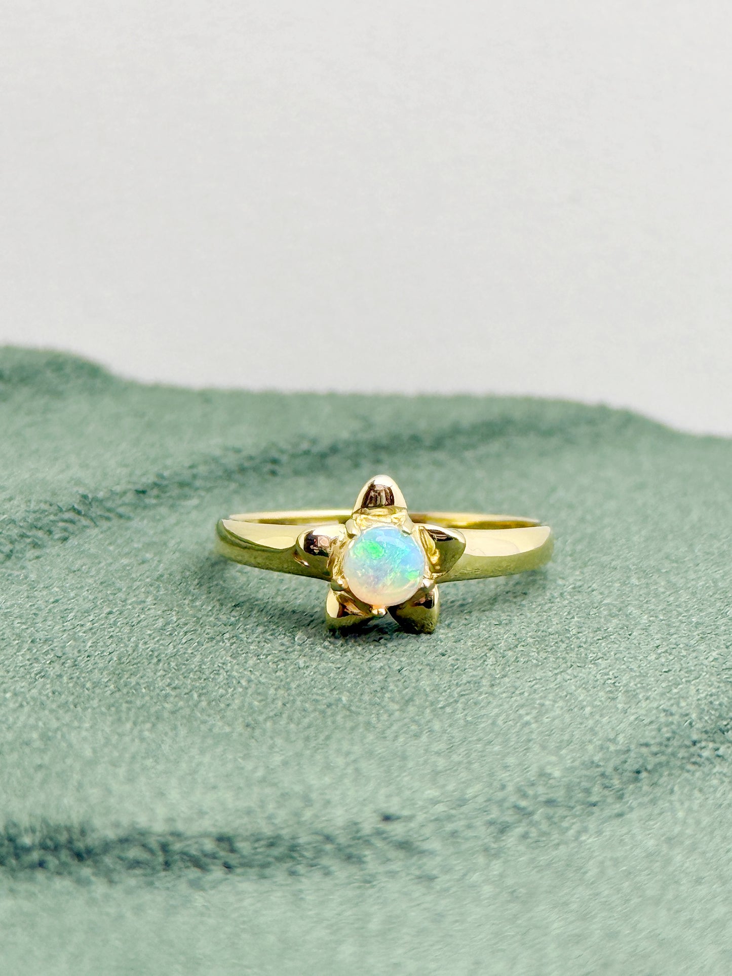 18K Star White Opal Ring