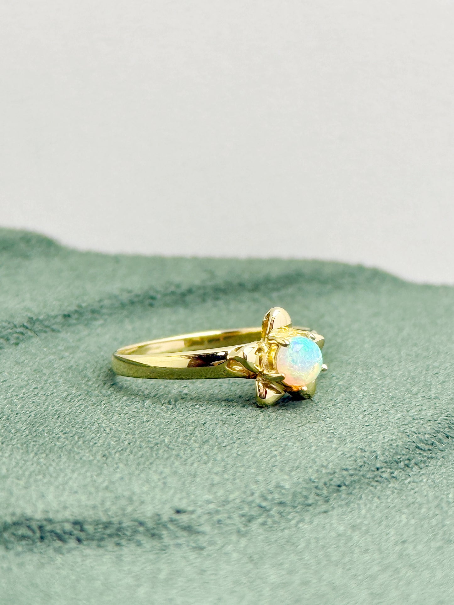 18K Star White Opal Ring