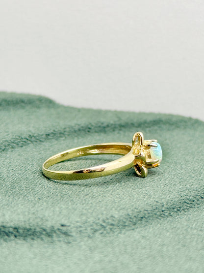 18K Star White Opal Ring
