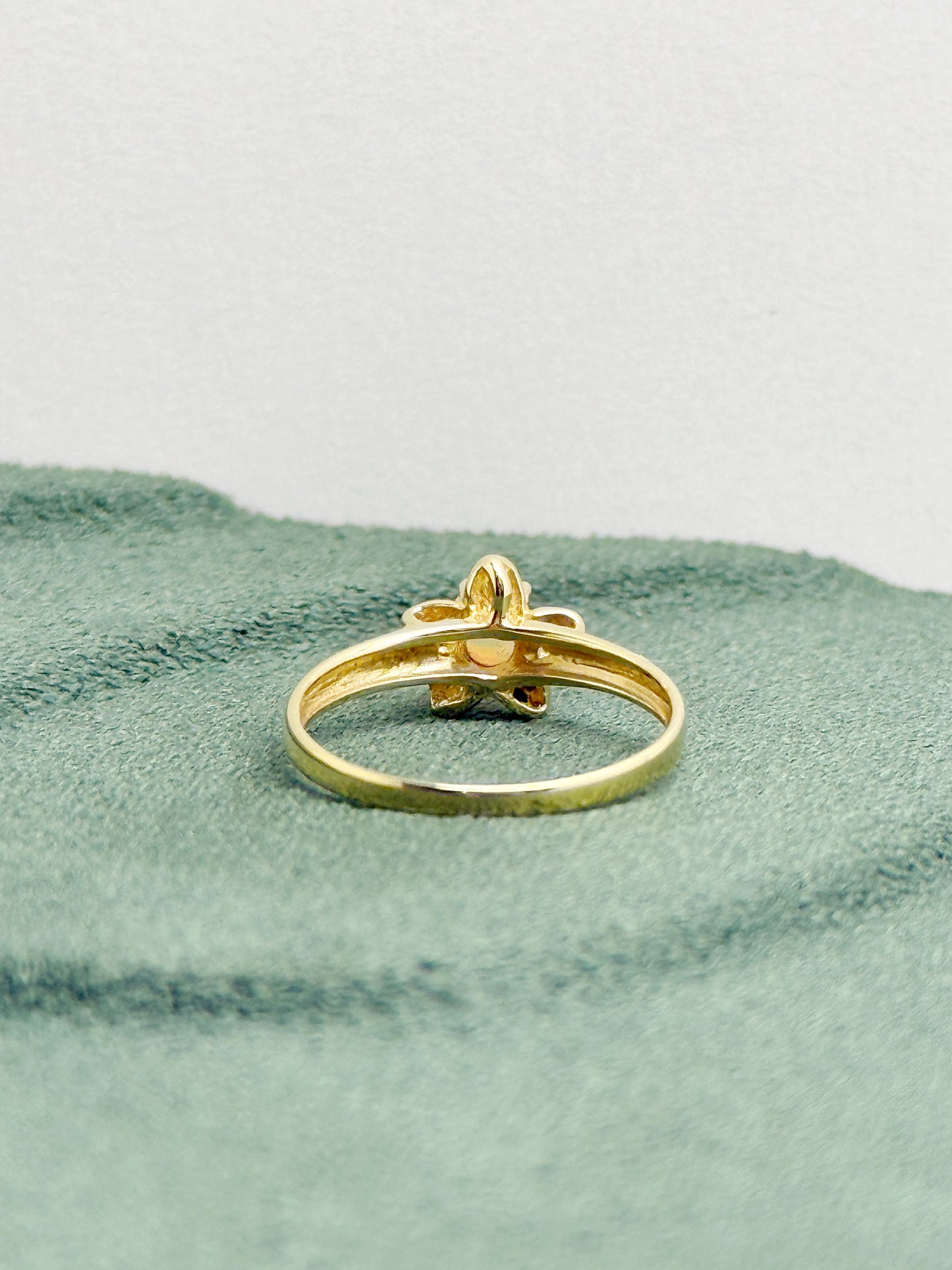 18K Star White Opal Ring