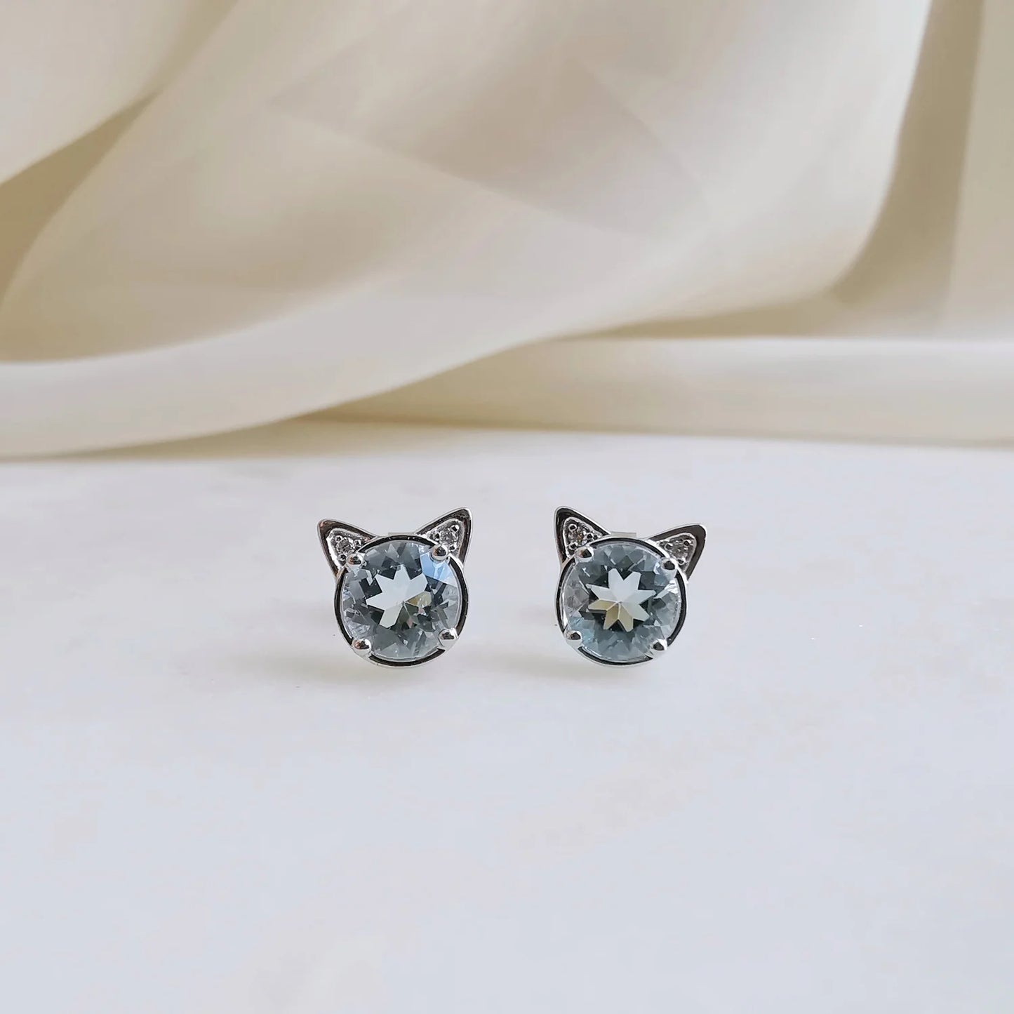 18K Aquamarine Cat Earring