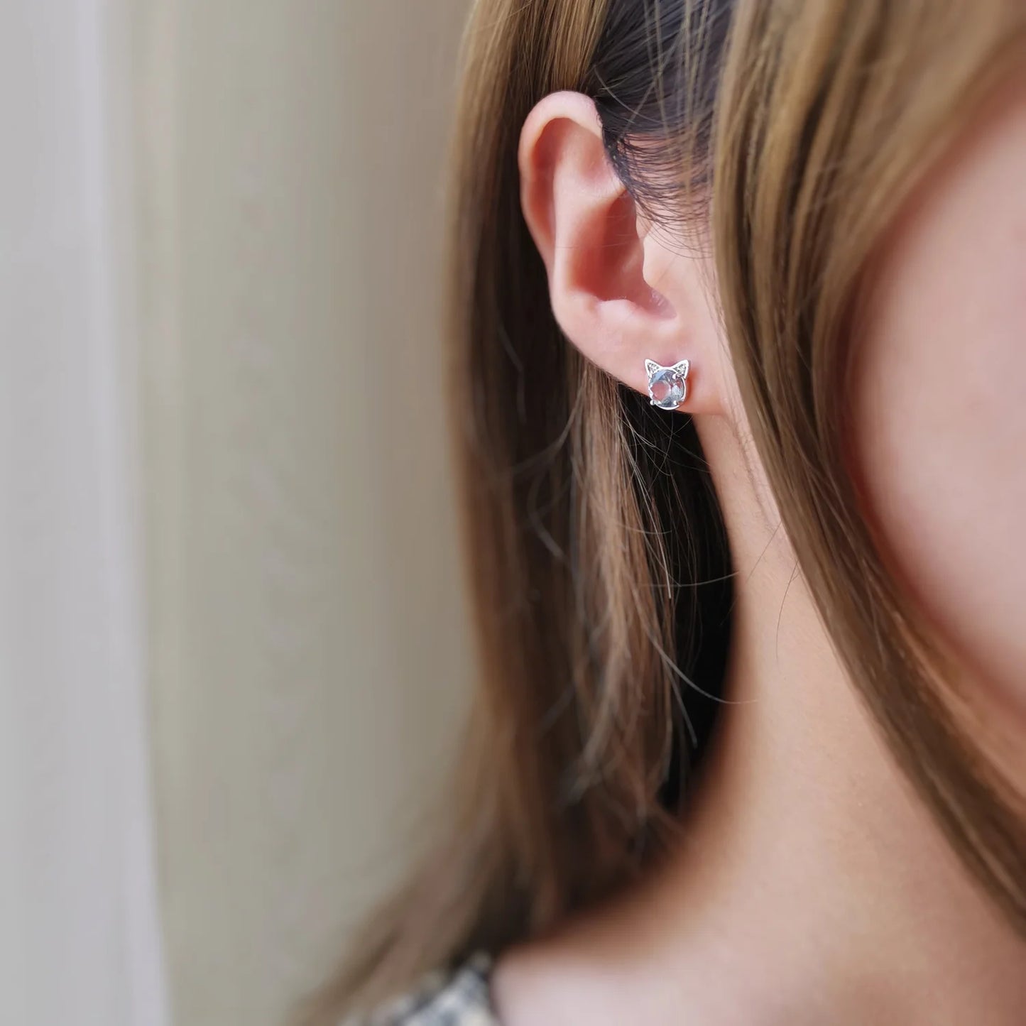 18K Aquamarine Cat Earring