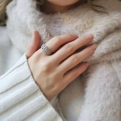 18K Wavery Diamond Ring